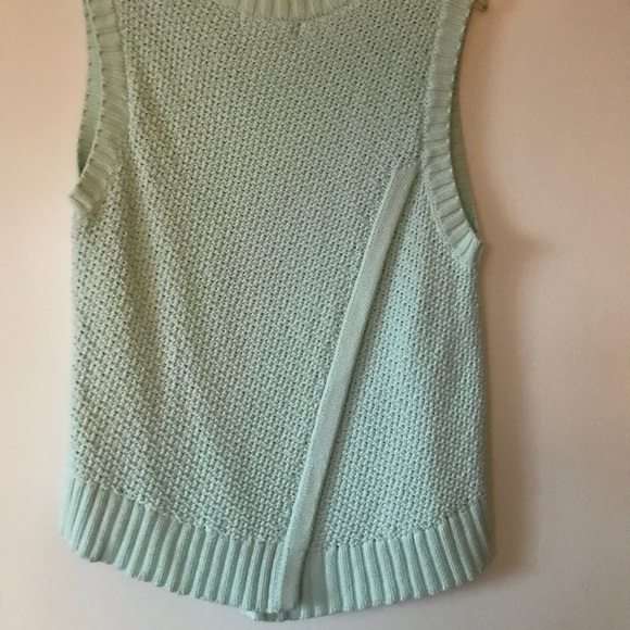 Soft mint green, cable knit, short sleeved sweater - Picture 2 of 3